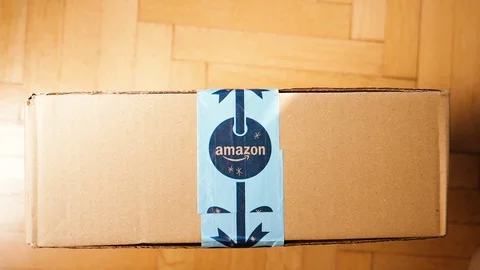 Above view of Amazon Cardboard box delivery Vidéo 100823685