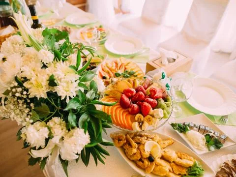 The above view of the fruit and different dishes placed on the wedding table Fotos Stock