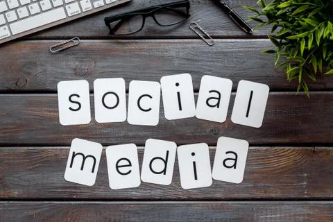 Above view of web network media marketing job. Office table flat lay Foto stock