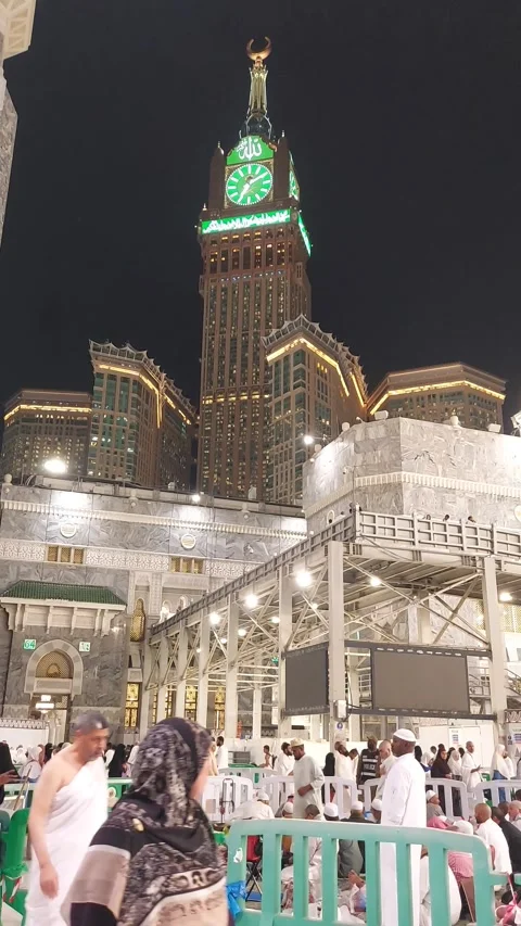 Abraj Al Bait, Royal Clock Tower Makkah at night Stock Footage 309891813