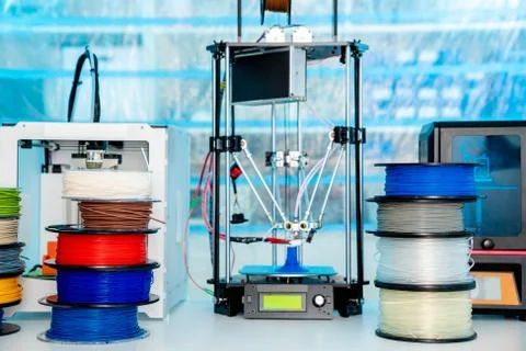 ABS and PLA filament next to 3D Printer. Plastic   coils Foto stock