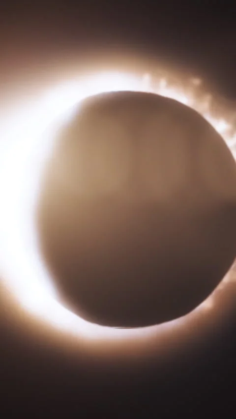 Abstract animation of eclipse of sun. Moon closes sun leaving ring of fire on Stock Footage 282663403