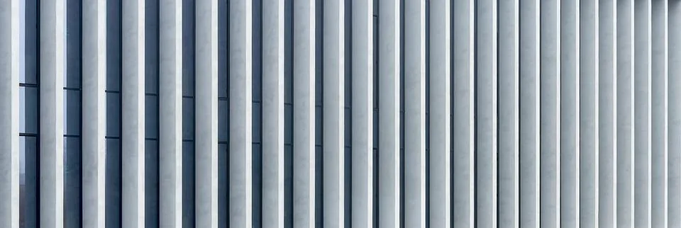 Abstract architectural pattern of repeating concrete elements in panoramic Stockfoto's