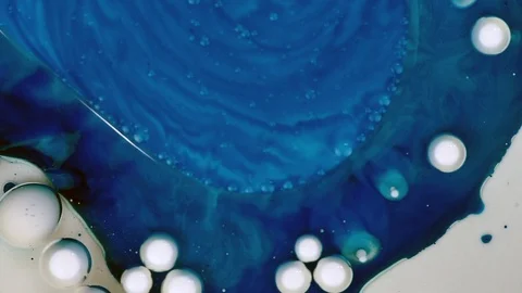 Abstract background. Acrylic bubbles mixing in oil on dark blue 库存影片 89811883