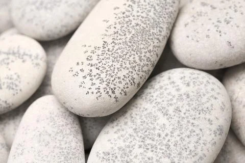 Abstract background with dry round gray reeble stones, gray close-up pebbles  Foto stock