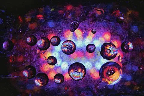 Abstract background of various oil bubbles on water surface Illustrazione stock