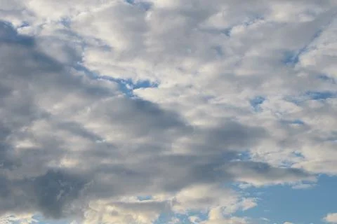 Abstract background of white fluffy clouds on a bright blue sky Foto stock