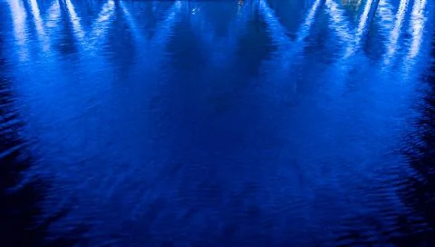 Abstract blue background, lights reflections on the water. Foto stock