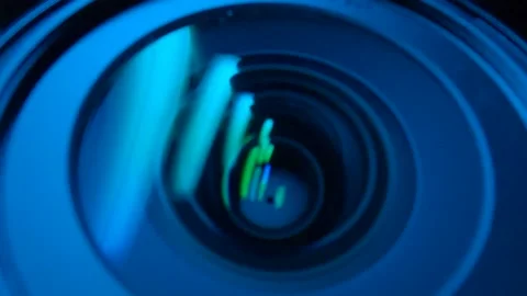 Abstract blue light reflection on camera lens glass Vídeos de archivo 327129052