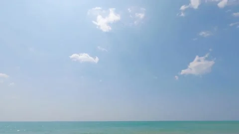 Abstract blue sky transparent cloud background screen. skycaps on a sunny day. Stock-Footage 171047958