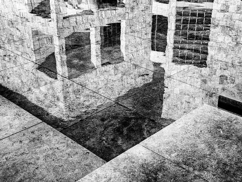 Abstract Building Reflection In A Pool In Black And White Stock Photos