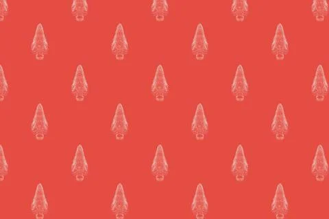 Abstract Christmas pattern background of abstract white Christmas trees on red Stock Photos