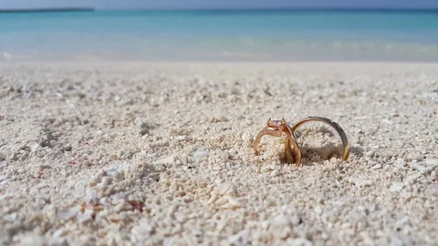 Abstract concept, rings in white sand of tropical beach in the Maldives Stock Footage 118438505