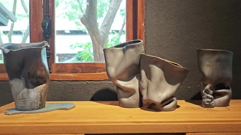 Abstract crumpled ceramic vases by window. Vídeo Stock 339989038
