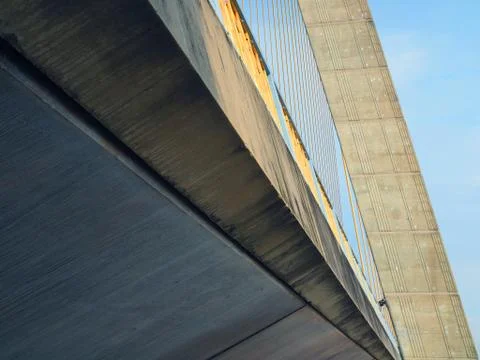 Abstract diagonal corner of concrete suspension bridge Foto stock
