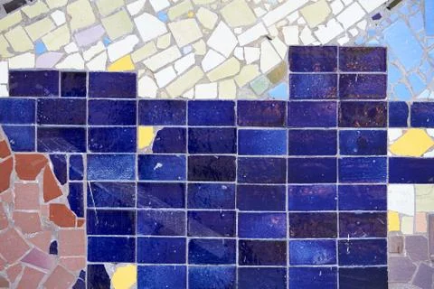 Abstract element of multicolored ceramic mosaic, selective focus. Foto stock