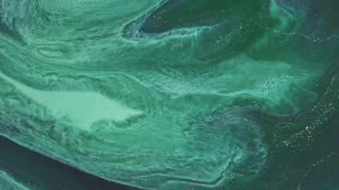 Abstract emerald green fluid marble with elegant gold veins and swirls 스톡 동영상 331592843