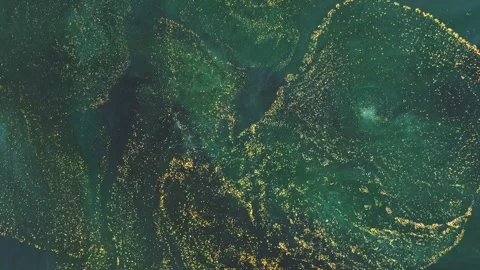Abstract emerald green fluid marble with elegant gold veins and swirls 스톡 동영상 331593903