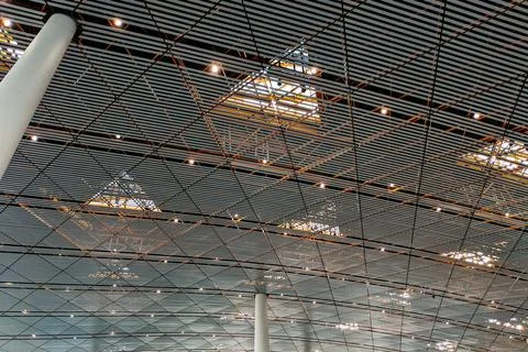 Abstract   image   of   a   ceiling   with   metal   lines Stock-Fotos