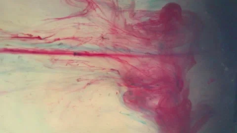 Abstract ink swirl in water creating vibrant fluid art. Dynamic red and pink pig 库存影片 340456869