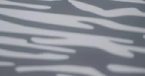 Abstract Light and Shadow Pattern on Gray Surface Foto stock