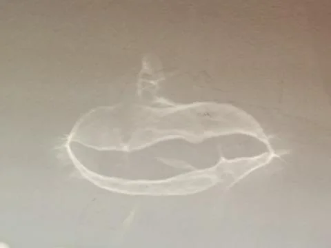 Abstract Light Caustic Reflection on Textured Wall Foto stock