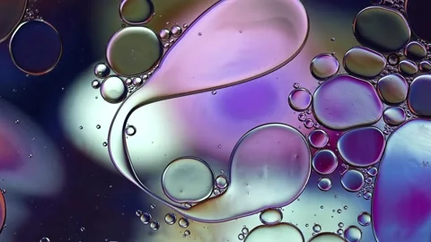 Abstract liquid bubbles merging in vibrant colors. Dynamic fluid motion with glo 库存影片 340450204