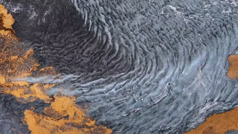 Abstract liquid texture painting created with alcohol ink in silver, black Stock Footage 152381301