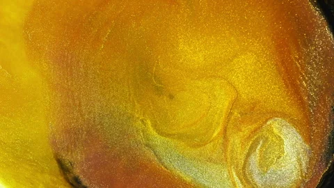 Abstract macro fluid art with shimmering metallic swirls and organic textures Stock-Footage 331603394