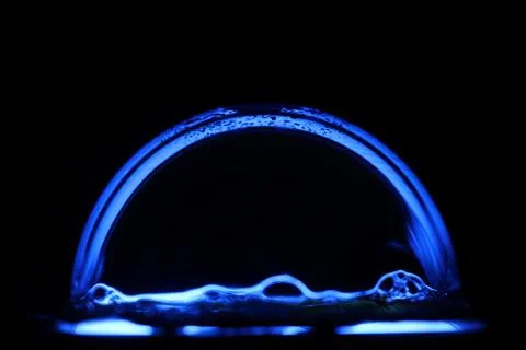 Abstract microscopic liquid dome with neon blue light structure Illustrazione stock