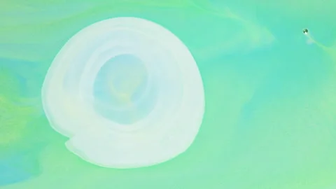 Abstract mint green fluid motion with soft liquid swirls and bubbles 스톡 동영상 331687499