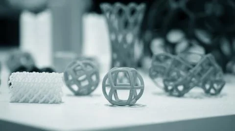Abstract models printed by 3d printer close-up. Bright colorful objects Foto stock