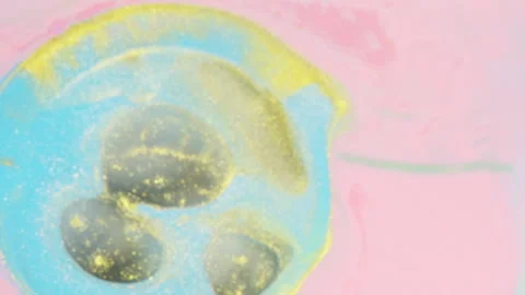 Abstract multicolor fluid diffusion with organic ink swirls and liquid textures 스톡 동영상 331669099