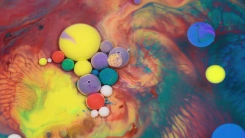 Abstract multicolored bubbles paint. Slow motion. Top view Vídeos de archivo 106509273