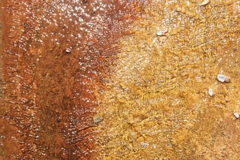 Abstract pattern of colorful algae in hot geyser runoff, Yellowstone N.P. Foto stock