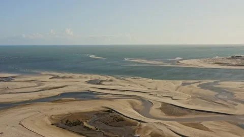 Abstract pattern in sand banks exposed under low tide on Brazil coastline; Vídeos de archivo 202232717