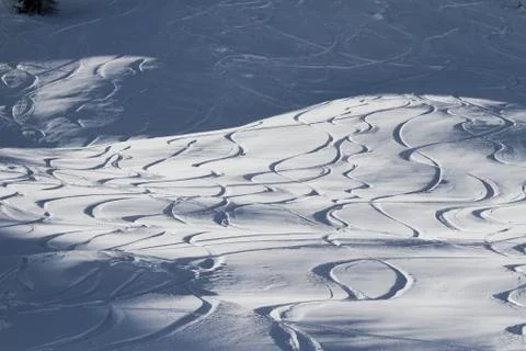 Abstract pattern of ski lines on slope Foto stock