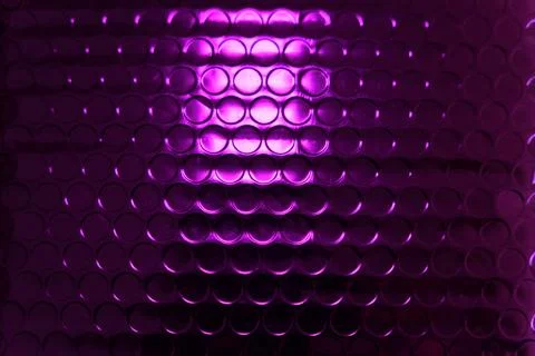 Abstract Purple Bubble Wrap Texture With Neon Lighting Pattern For Background 库存照片