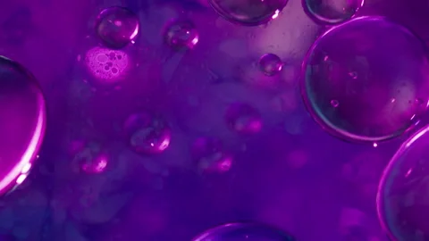 Abstract Purple Liquid Background with Floating Bubbles and Glowing Light Vídeo Stock 346552631