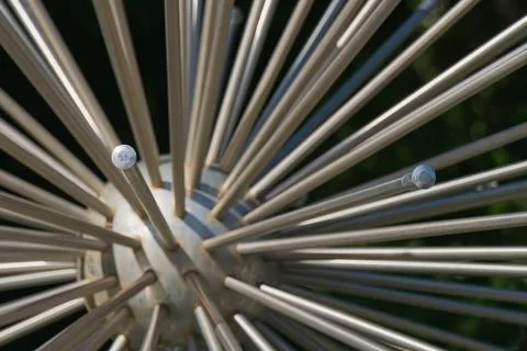 Abstract radial metallic structure with stainless steel rods forming geomet.. Fotos de archivo