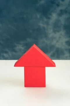 Abstract red up arrow on table Stockfoto's