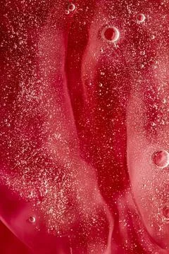 Abstract red liquid background, paint splash, swirl pattern and water drops Foto stock