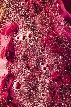 Abstract red liquid background, paint splash, swirl pattern and water drop... Foto stock