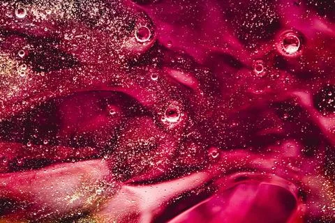 Abstract red liquid background, paint splash, swirl pattern and water drop... Foto stock