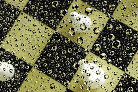 Abstract selective focus background on chess theme. water bubbles Foto stock