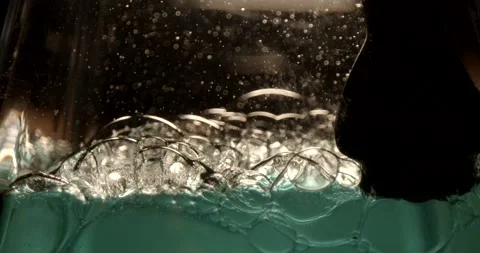 Abstract shot of beautiful bubbles settling and popping 스톡 동영상 156031109