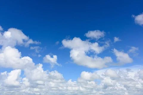 Abstract sky cloud realistic abstract sky with white clouds background Cop... Foto stock