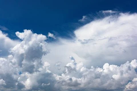 Abstract sky cloud realistic abstract sky with white clouds background Cop... Foto stock