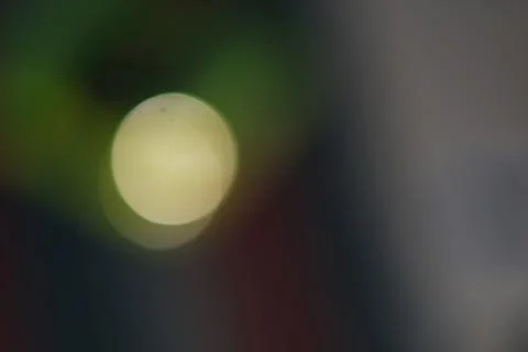 Abstract soft glowing light circle on dark blurred background for modern de.. Stockfoto's
