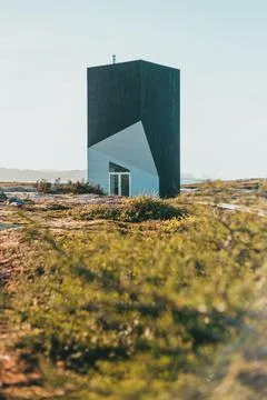 An abstract square-shaped building isolated in nature with modern architectur Fotos de archivo